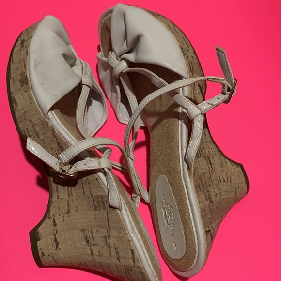 Route 66 size 8 white strappy wedges sandals - Picture 8 of 8